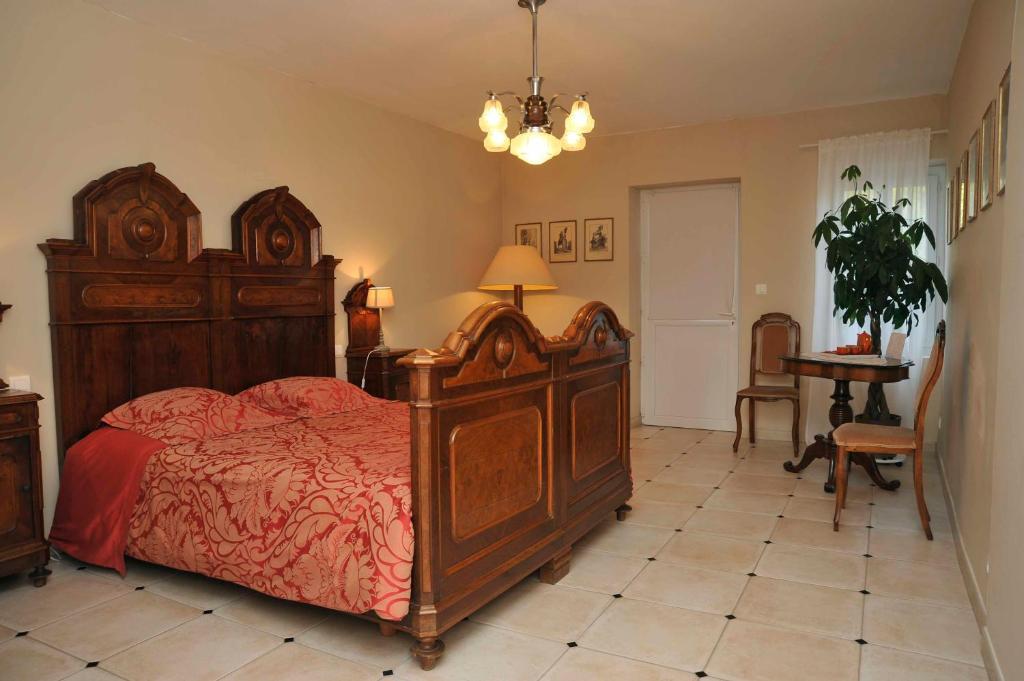 Chambres Et Tables D'Hotes Le Voriou Couddes Room photo